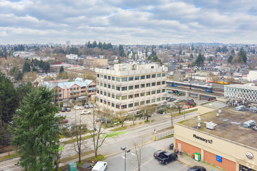 1750 E 10th Ave, Vancouver, BC à louer - Photo de l’immeuble – Image 1 sur 6