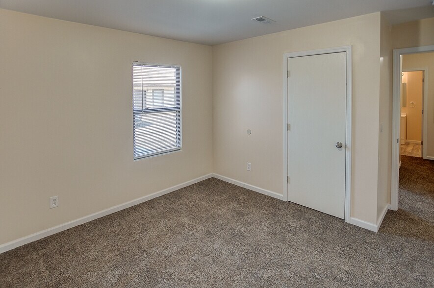 3503 Falling Springs Rd, Cahokia, IL à vendre - Photo intérieure – Image 3 sur 4