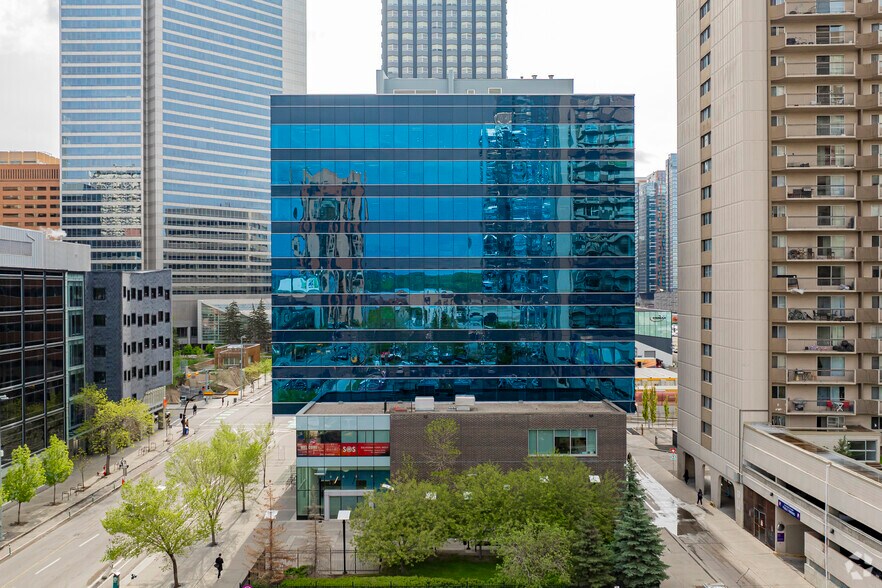 903 8th Ave SW, Calgary, AB à louer - Photo de l’immeuble – Image 2 sur 13
