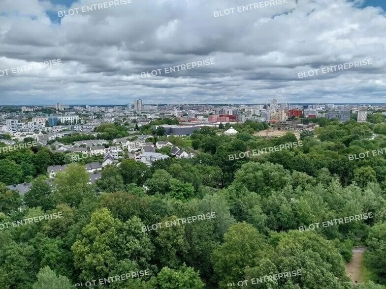 Bureau dans Saint-Jacques-de-la-Lande à louer - Photo de l’immeuble – Image 1 sur 9