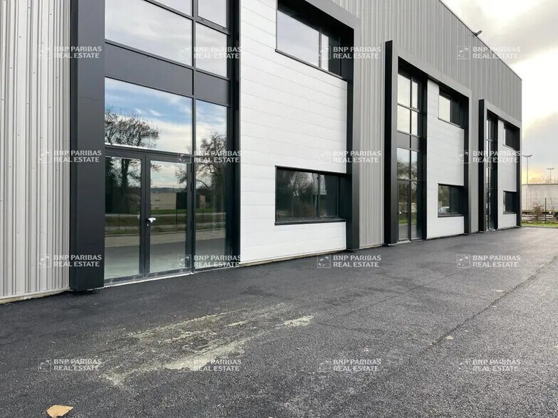 Local d'activités dans Thouaré-sur-Loire à vendre - Photo de l’immeuble – Image 2 sur 10