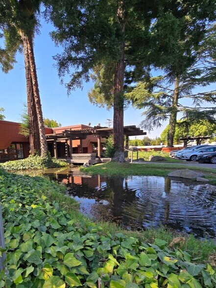 2909 Coffee Rd, Modesto, CA à vendre - Photo de l’immeuble – Image 3 sur 11