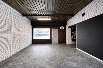 2924 Old Hwy 69 N, Val Caron, ON à louer Photo intérieure– Image 2 sur 8