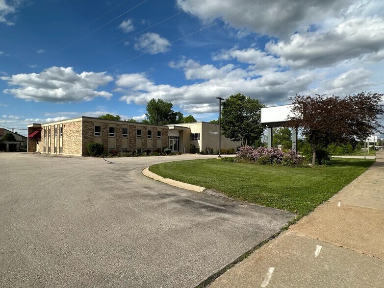 114 E Wisconsin St, Sparta, WI à vendre - Photo de l’immeuble – Image 1 sur 1