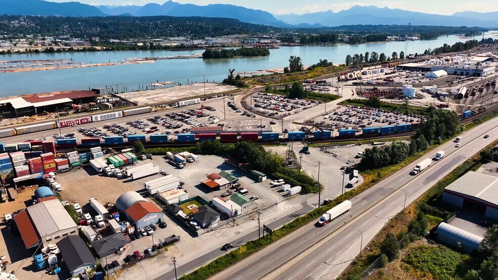 13163-13181 116 Av, Surrey, BC à vendre - Vidéo sur l’annonce professionnelle – Image 2 sur 23