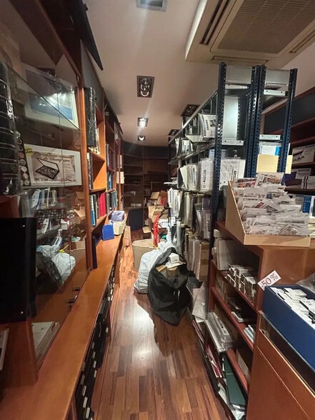 Local commercial dans Paris à louer - Photo intérieure – Image 2 sur 3