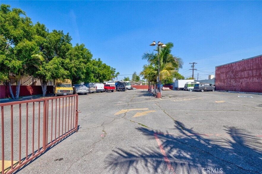 1437 E 61st St, Los Angeles, CA à vendre - Photo de l’immeuble – Image 3 sur 13