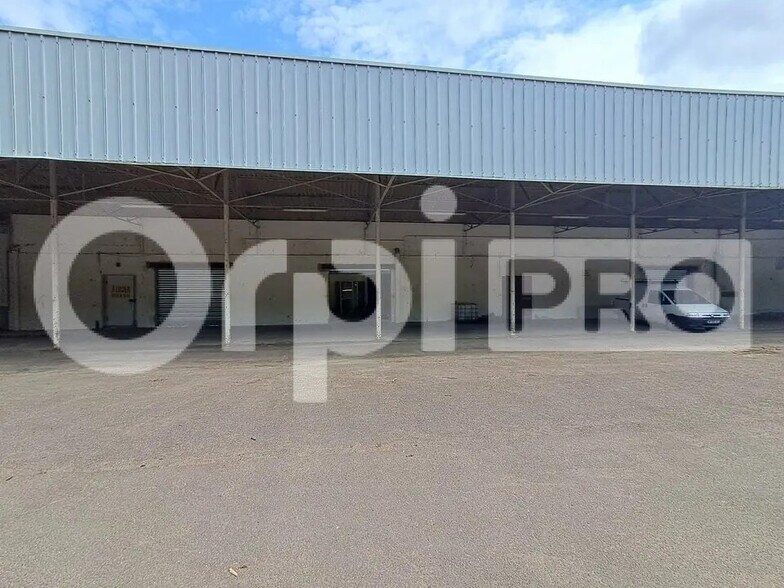Industriel/Logistique dans Lavault-Sainte-Anne à louer - Photo de l’immeuble – Image 1 sur 5