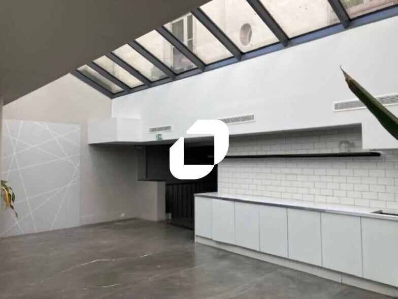 Local commercial dans Paris à vendre - Photo de l’immeuble – Image 1 sur 9