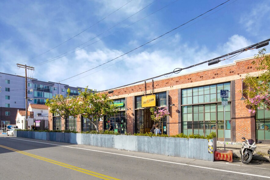 821-835 E 3rd St, Los Angeles, CA à louer - Photo de l’immeuble – Image 3 sur 24