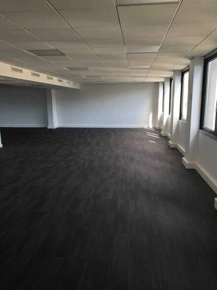 Bureau dans Charenton-le-Pont à louer - Photo intérieure – Image 3 sur 7