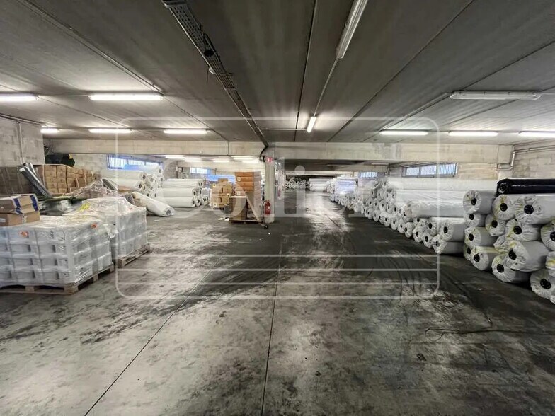 Local d’activités dans Aubagne à louer - Photo de l’immeuble – Image 1 sur 8