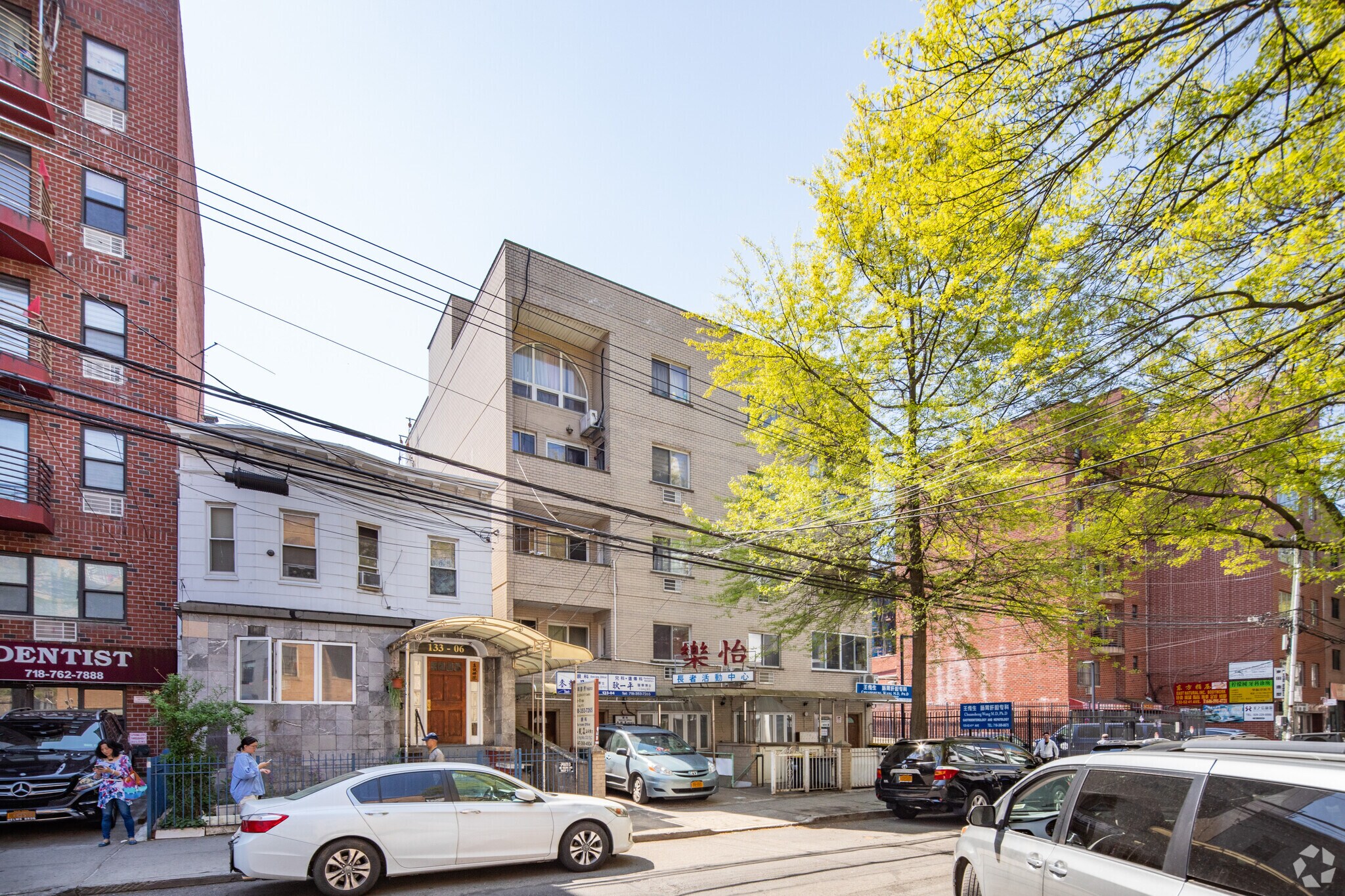 13304 41st Ave, Flushing, NY à louer Photo principale– Image 1 sur 16
