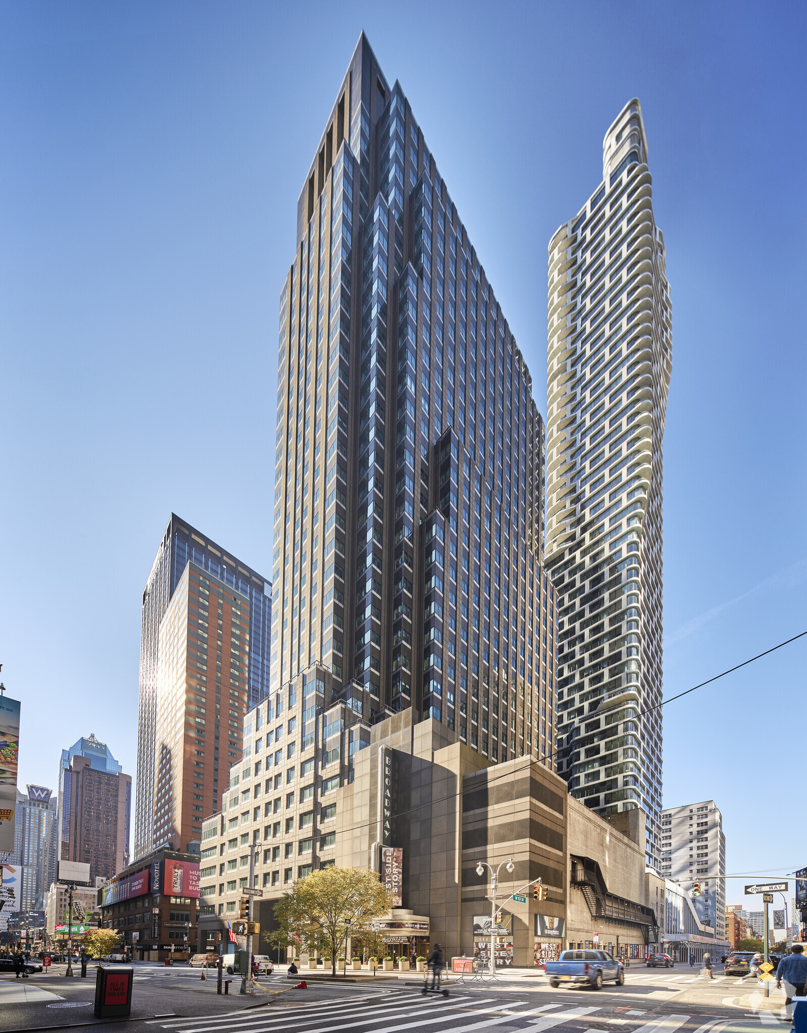 1675 Broadway, New York, NY à louer Photo de l’immeuble– Image 1 sur 9