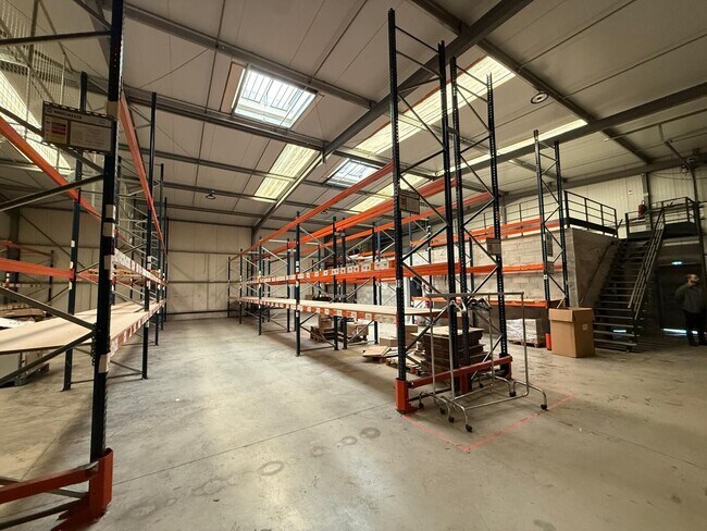 Plus de détails pour Industriel/Logistique à louer