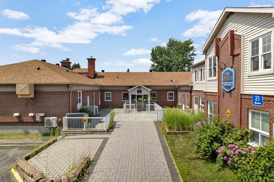 21 Rue Messier, Mont-saint-hilaire, QC à vendre - Photo de l’immeuble – Image 2 sur 78