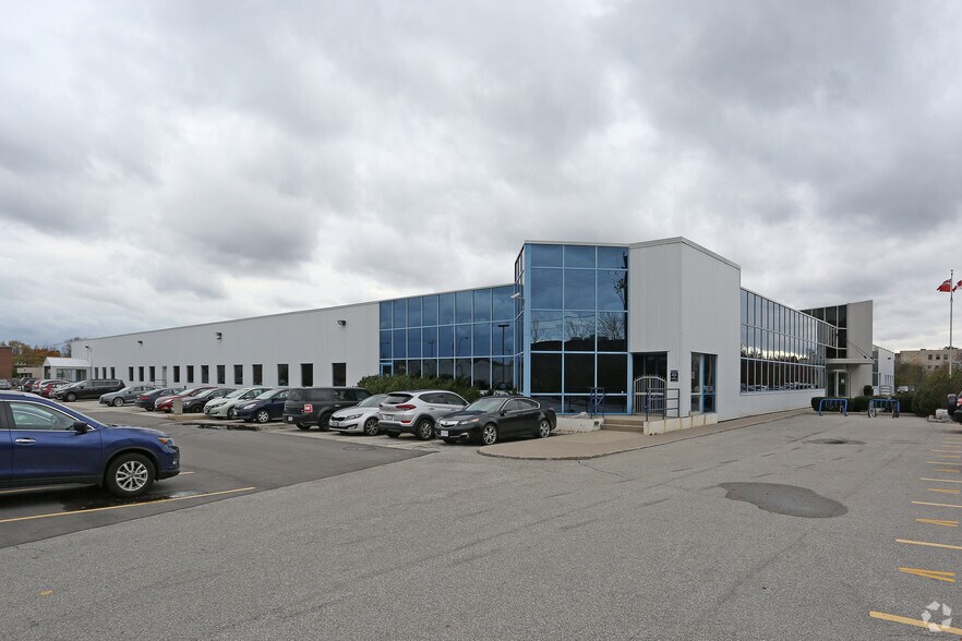 25 Dyas Rd, Toronto, ON à louer - Photo principale – Image 1 sur 15