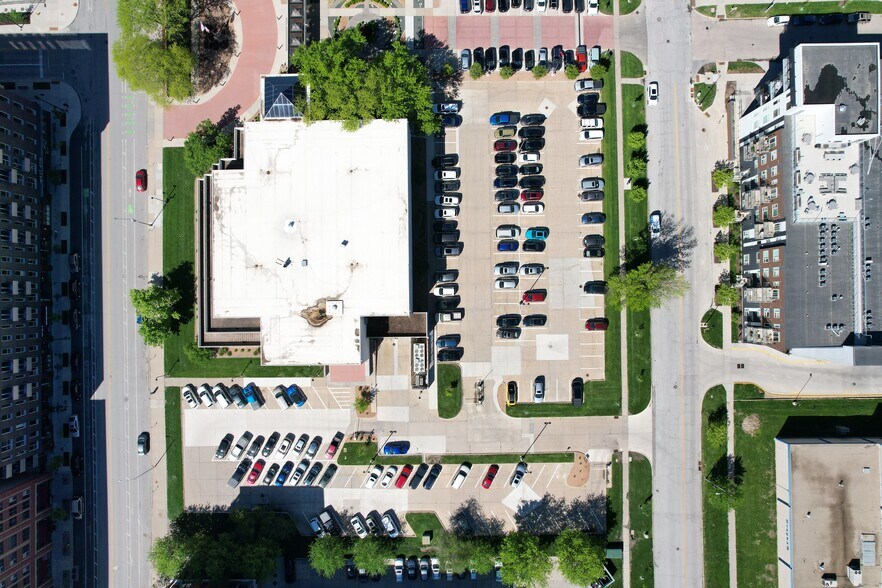 200 E Grand Ave, Des Moines, IA à louer - Photo de l’immeuble – Image 3 sur 11