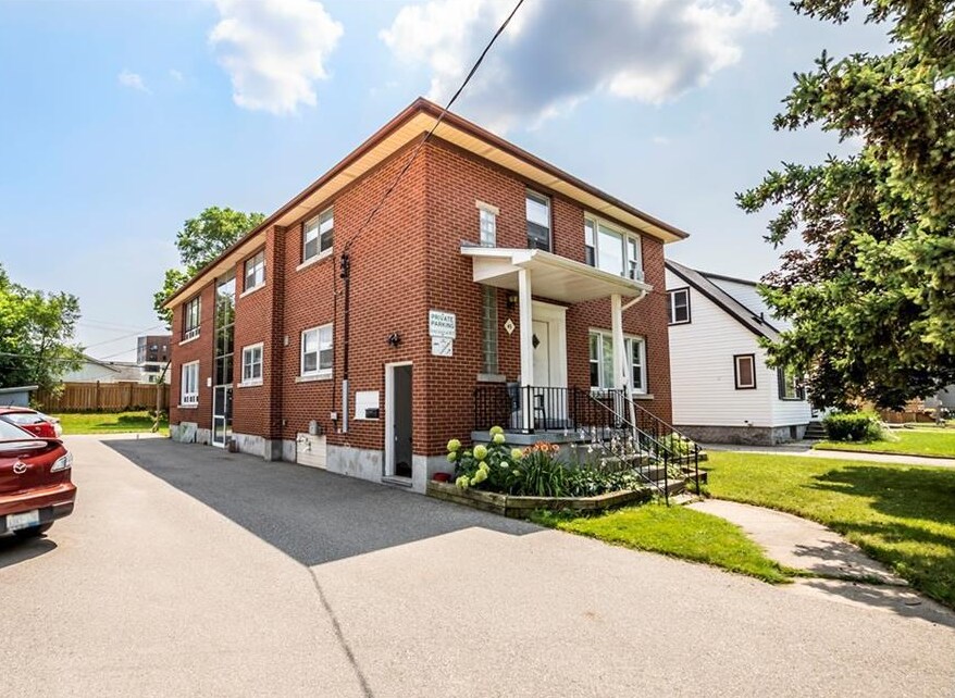 43 Sixth Av, Kitchener, ON à vendre Photo principale– Image 1 sur 4
