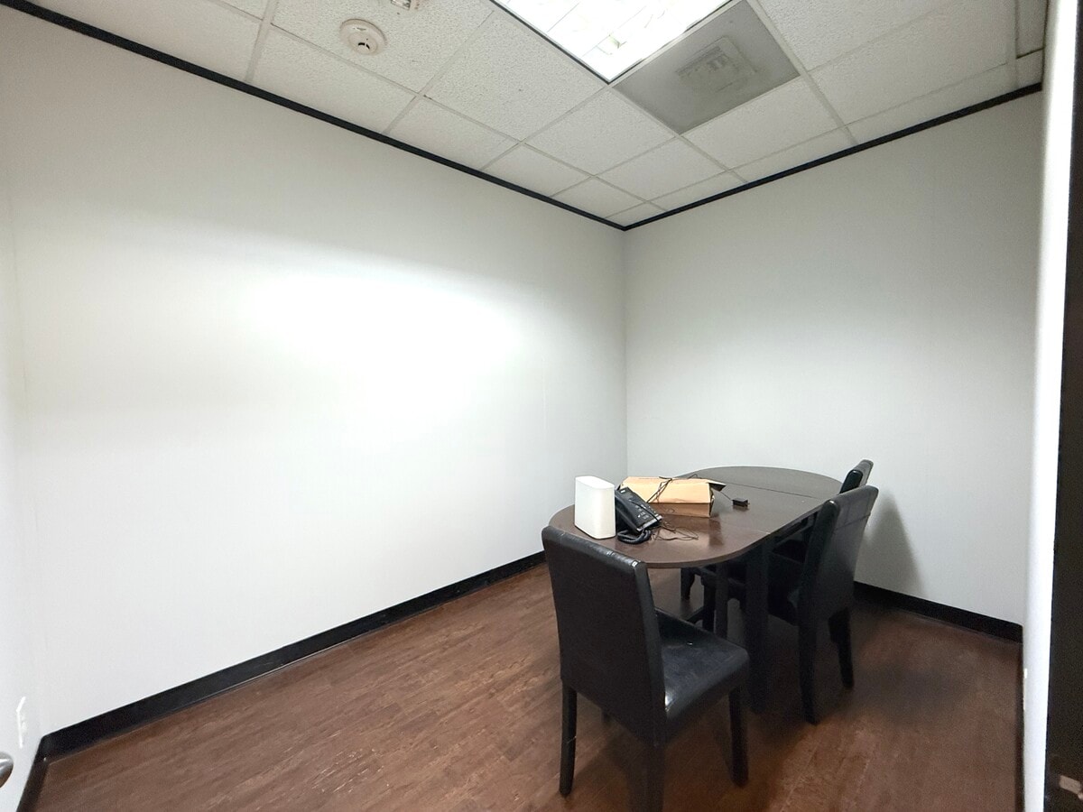 6100 Corporate Dr, Houston, TX 77036 - Lot 2D - - Photo intérieure - Image 2 of 7
