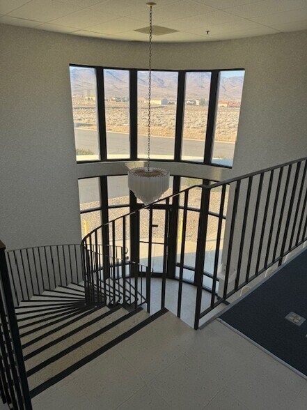 5 Airpark Vista Blvd, Dayton, NV à louer - Photo de l’immeuble – Image 2 sur 8