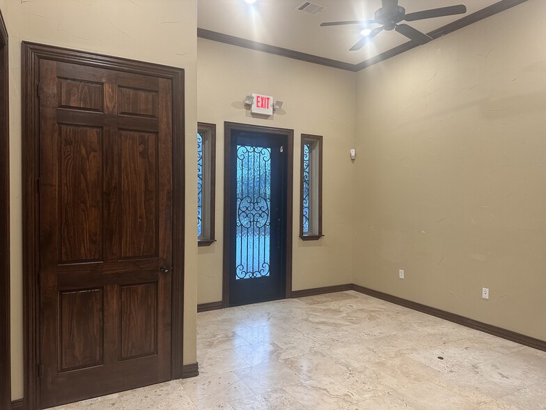 7000 Parkwood Blvd, Frisco, TX à louer - Photo de l’immeuble – Image 3 sur 6