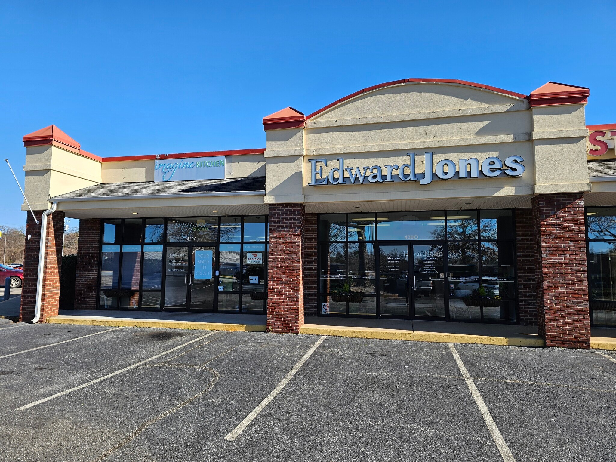 420 The Parkway, Greer, SC à vendre Photo principale– Image 1 sur 34