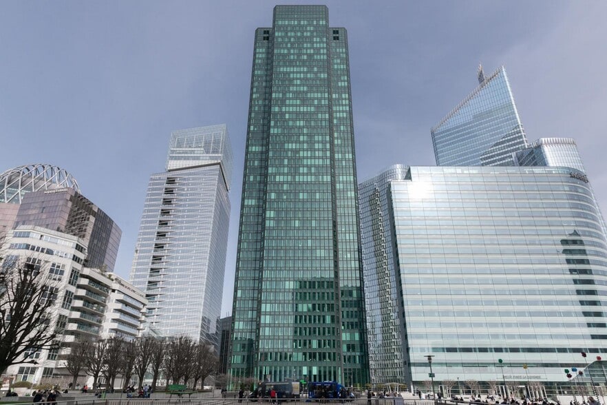 Bureau dans Courbevoie à louer - Photo de l’immeuble – Image 3 sur 10