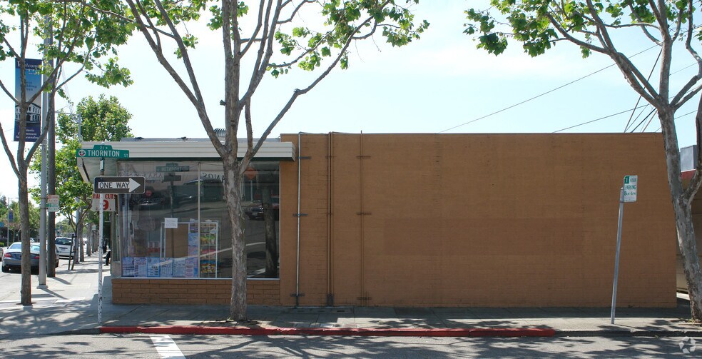 1711-1717 E 14th St, San Leandro, CA à vendre - Photo de l’immeuble – Image 3 sur 9
