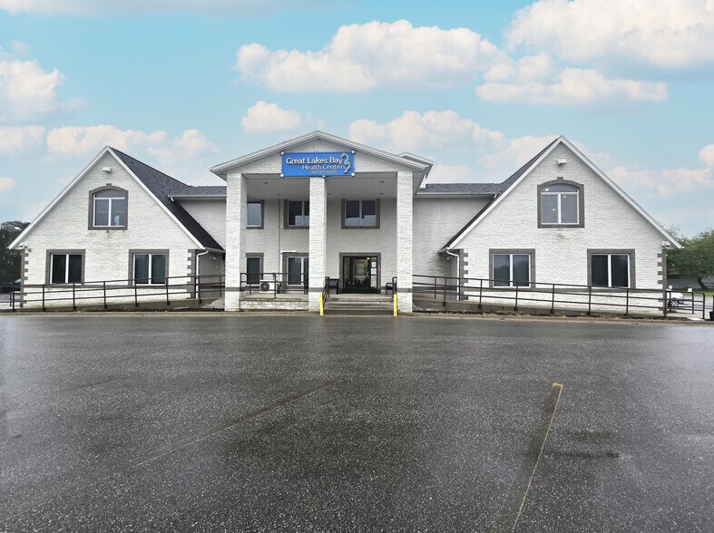 690 S Trumbull St, Bay City, MI à vendre - Photo principale – Image 1 sur 30