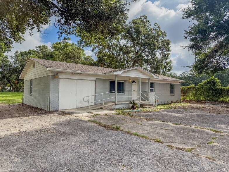 1618 Creighton Rd, Pensacola, FL à louer - Photo de l’immeuble – Image 2 sur 10