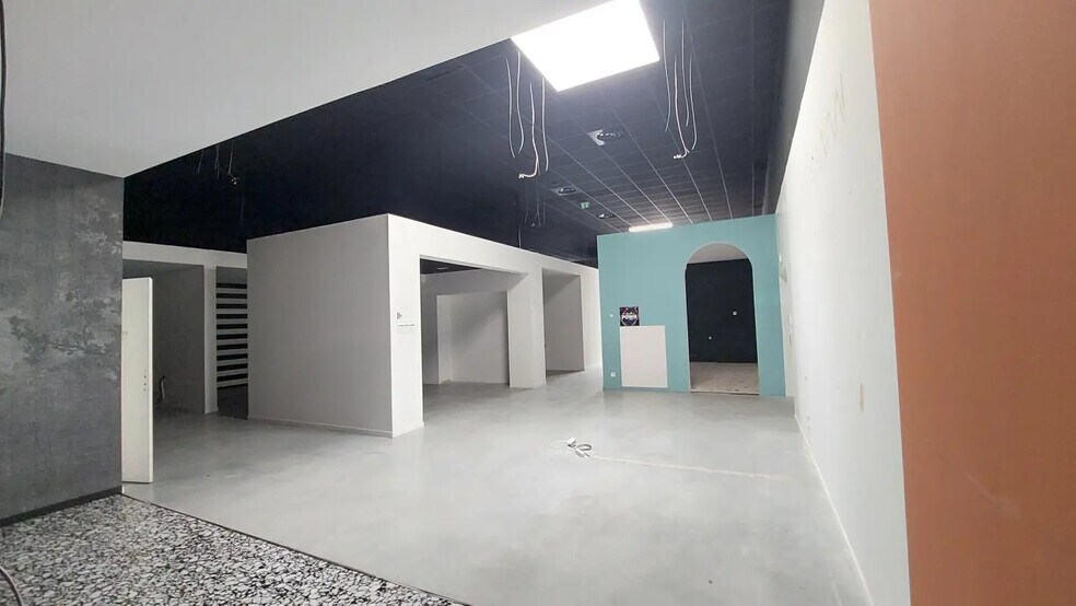 Local commercial dans Chasseneuil-du-Poitou à louer - Photo de l’immeuble – Image 3 sur 5