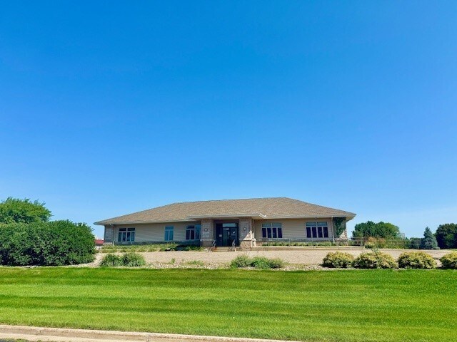 227 Meridian Dr, New Richmond, WI à vendre - Photo de l’immeuble – Image 2 sur 15