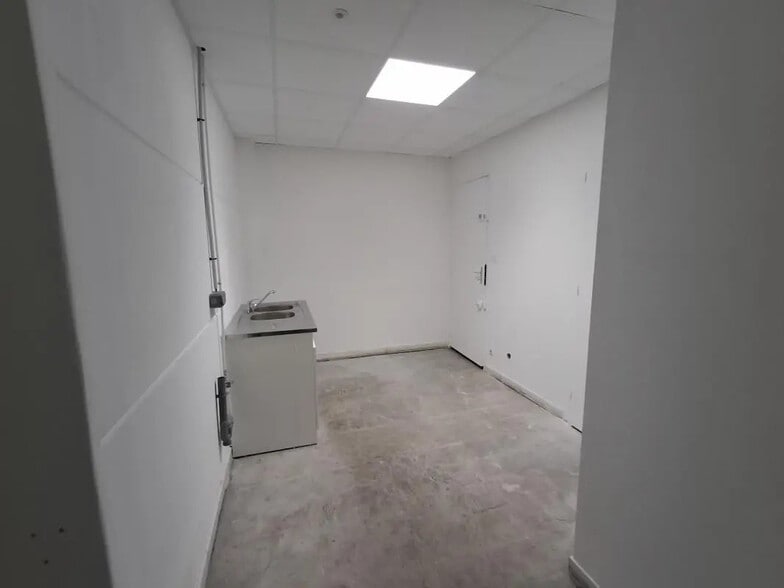 Local d'activités dans Villefranche-sur-Saône à vendre - Photo intérieure – Image 3 sur 5