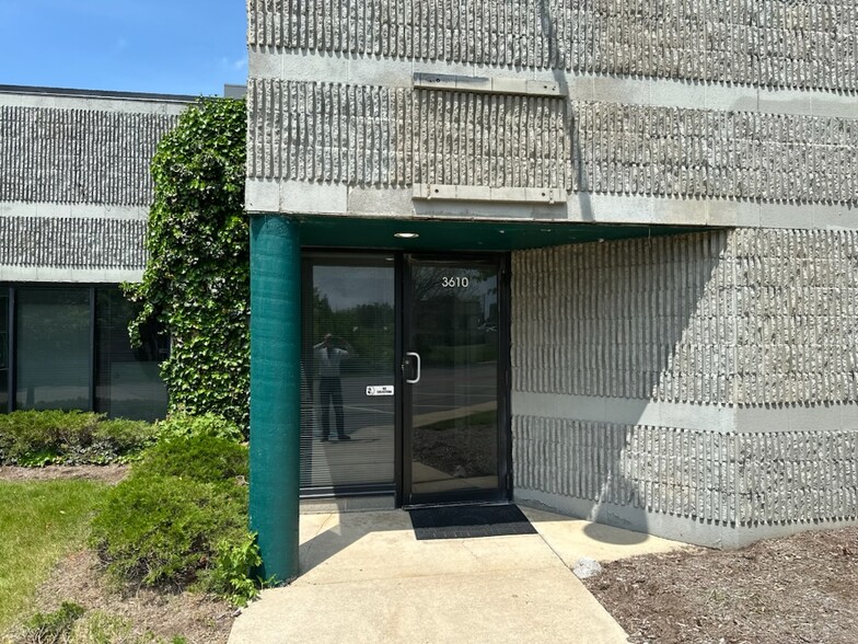 3610 W Liberty Rd, Ann Arbor, MI à louer - Photo de l’immeuble – Image 1 sur 3