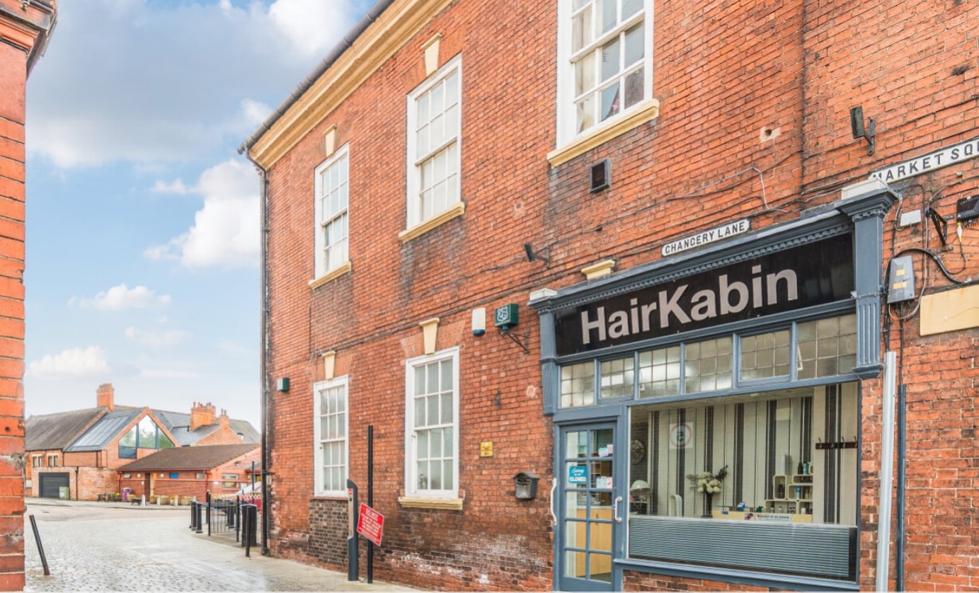 18-18A The Square, Retford à louer Photo de l’immeuble– Image 1 sur 3