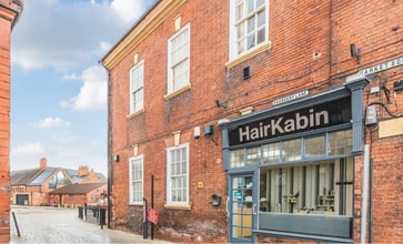 18-18A The Square, Retford à louer Photo de l’immeuble– Image 1 sur 3