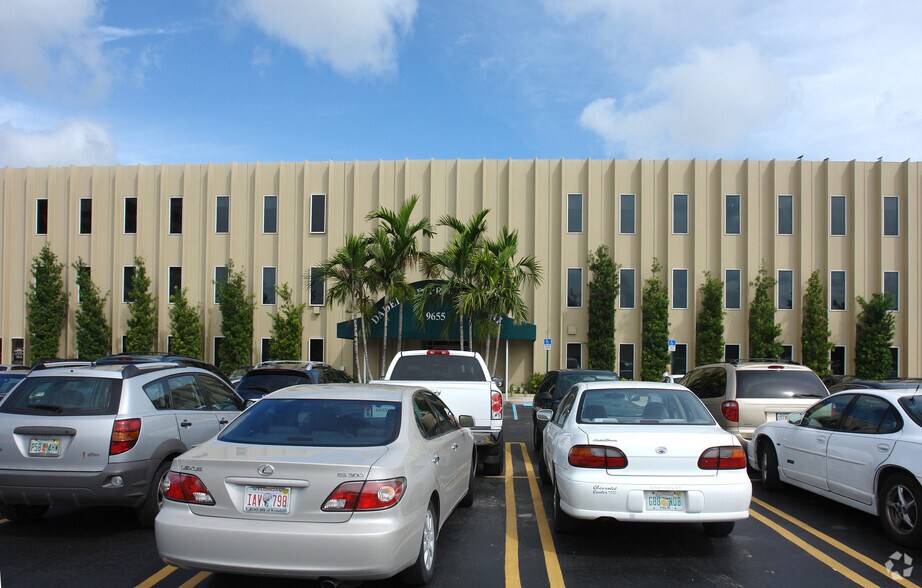 9655 S Dixie Hwy, Miami, FL à louer - Photo de l’immeuble – Image 3 sur 9
