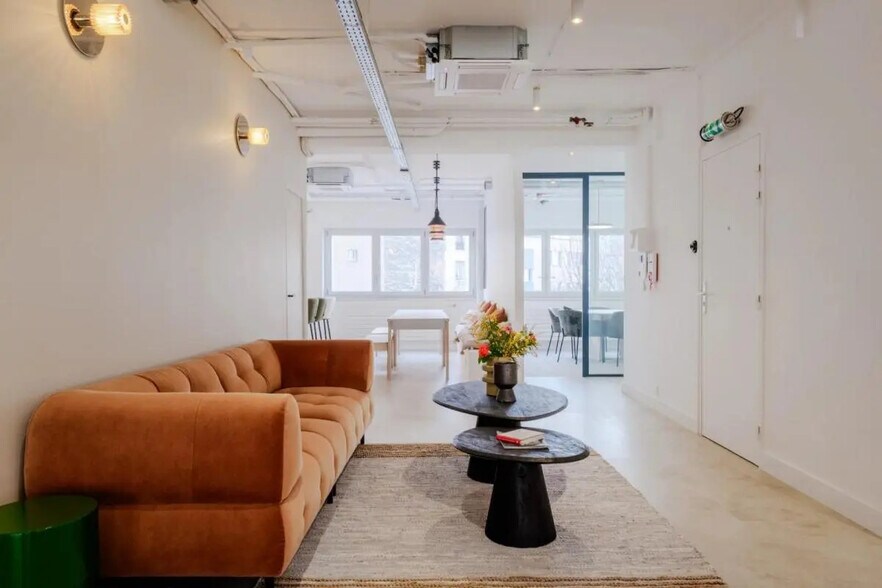 61 Rue De Douai, Paris à louer - Photo de l’immeuble – Image 1 sur 8
