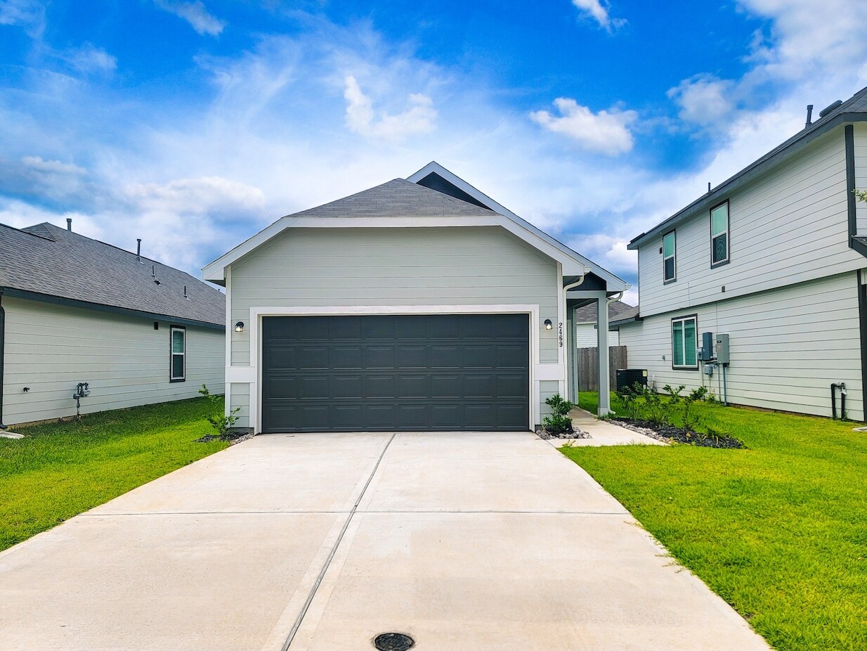 2469 Carp Dr, Conroe, TX à vendre Photo principale– Image 1 sur 2