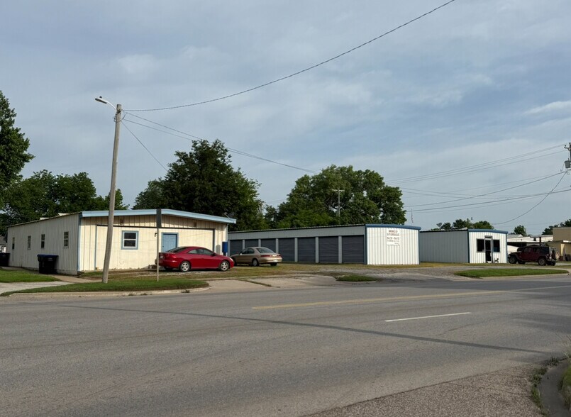 107 3rd st, Minco, OK à vendre - Photo de l’immeuble – Image 2 sur 7