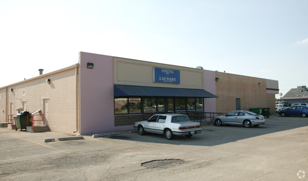 342-380 W Chrysler Dr, Belvidere, IL à vendre - Photo de l’immeuble – Image 2 sur 15