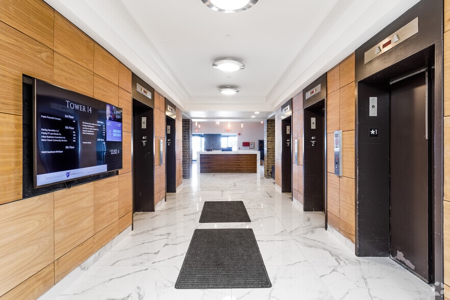21700 Northwestern Hwy, Southfield, MI à louer - Hall d’entrée – Image 3 sur 20