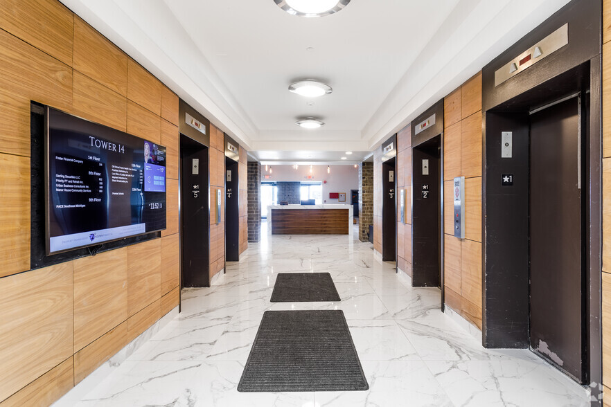 21700 Northwestern Hwy, Southfield, MI à louer - Hall d’entrée – Image 3 sur 20
