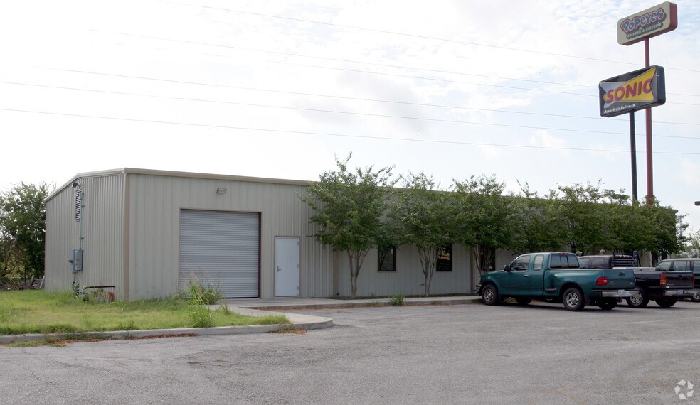 6226 Fairdale Dr, San Antonio, TX à louer - Photo de l’immeuble – Image 2 sur 29