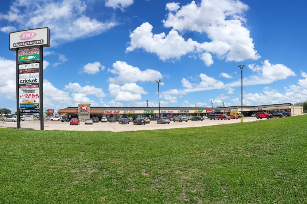 11101 Leopard St, Corpus Christi, TX à louer Photo de l’immeuble– Image 1 sur 4