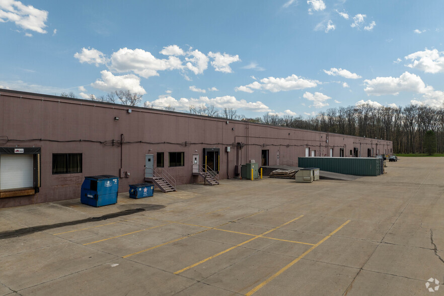 6565 Davis Industrial Pky, Solon, OH à louer - Photo de l’immeuble – Image 2 sur 5