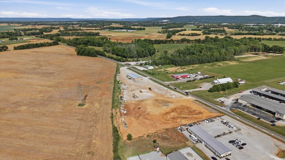 1087 Aedc Rd, Winchester, TN à vendre - Photo de l’immeuble – Image 2 sur 44