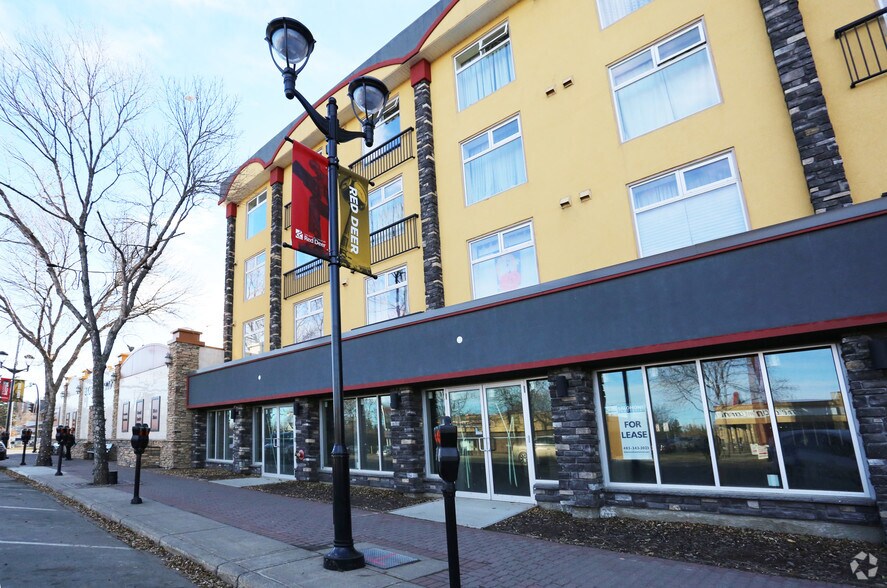 4707 50 St, Red Deer, AB à louer - Photo principale – Image 1 sur 5