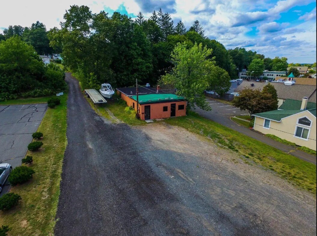 2245 Silas Deane Hwy, Rocky Hill, CT à vendre Photo de l’immeuble– Image 1 sur 7